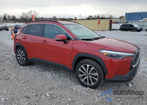 2022 Toyota Corolla Cross Xle z USA, uszkodzony, nr VIN 7MUDAABG8NV015516